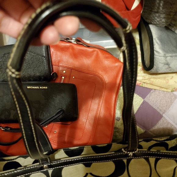 Coach purse,used once,excellent condition brown and tan,lots of compartments! - Picture 4 of 8